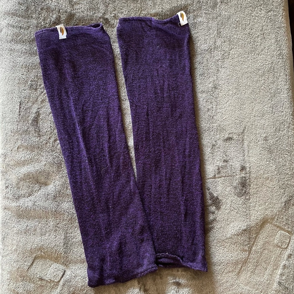 LAST CHANCE✨Eggplant RubiaWear Legwarmers M✨